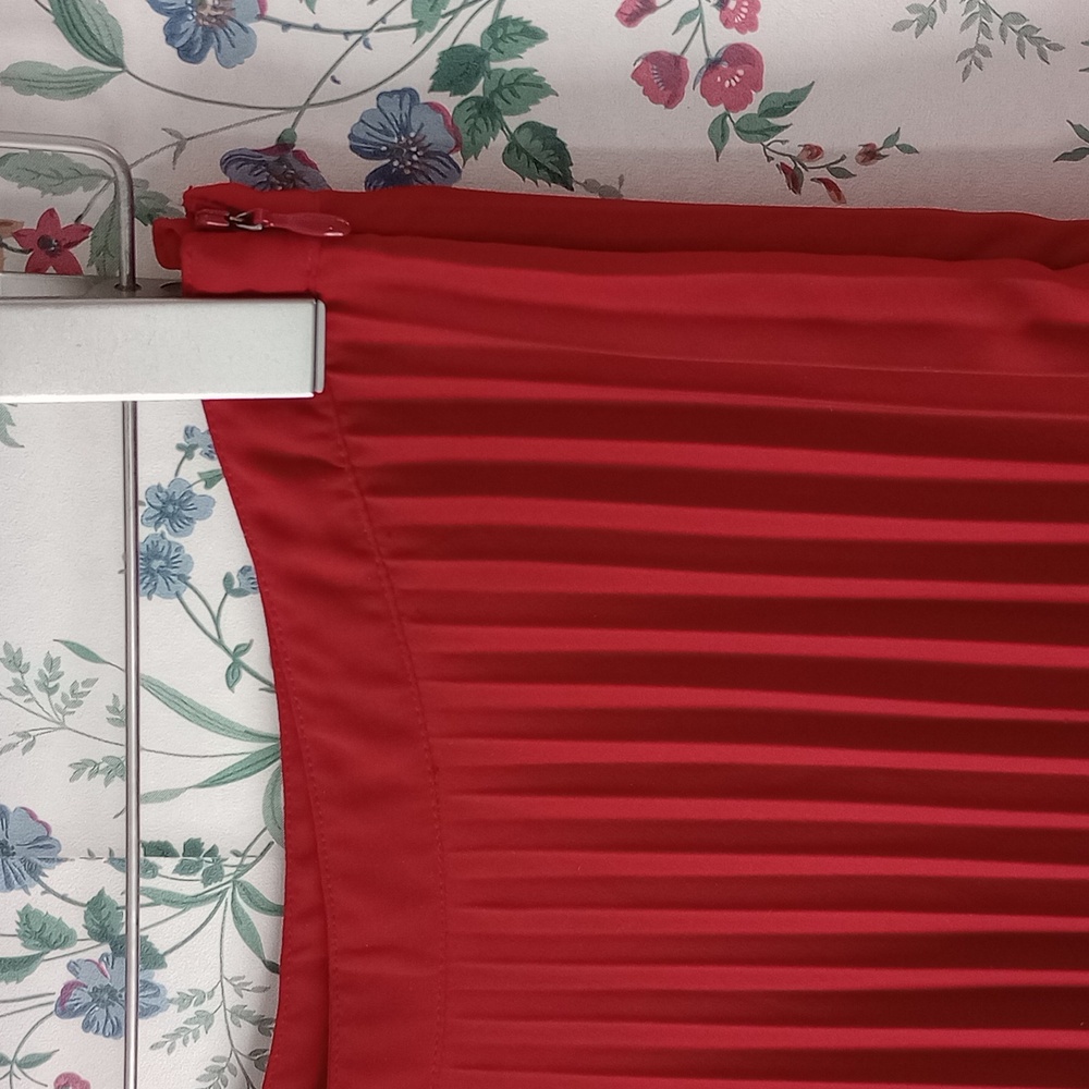 H&M Long Red Pleated Maxi Skirt - Picture 6 of 11